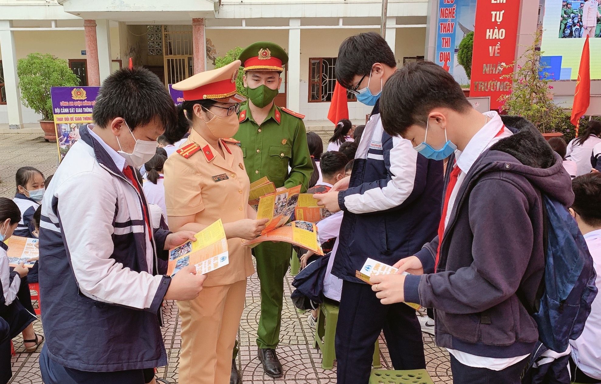 Tăng cường kiểm tra, xử lý vi phạm, phòng ngừa ùn tắc và tai nạn giao thông